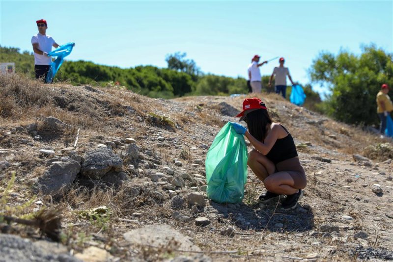 Alanya belediyesi’nden sahil temizliği