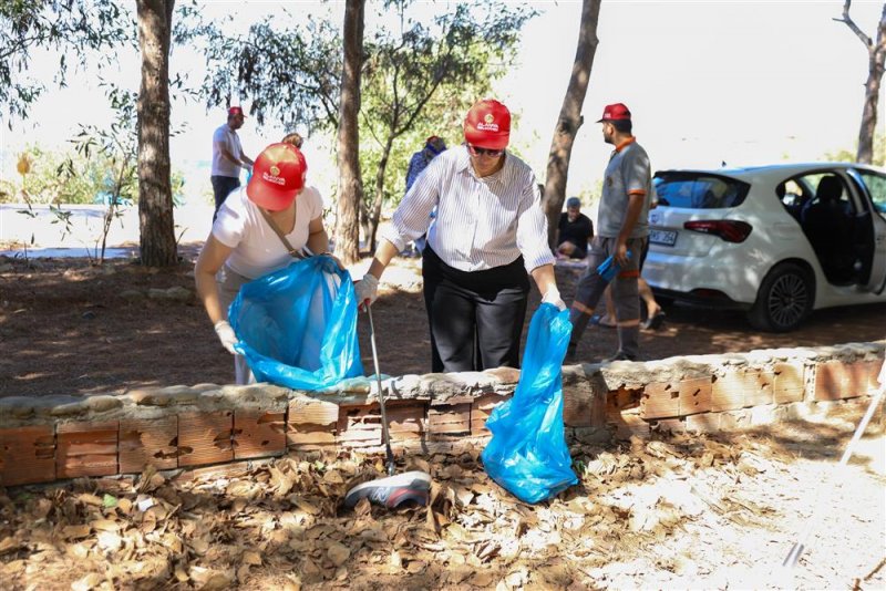 Alanya belediyesi’nden sahil temizliği