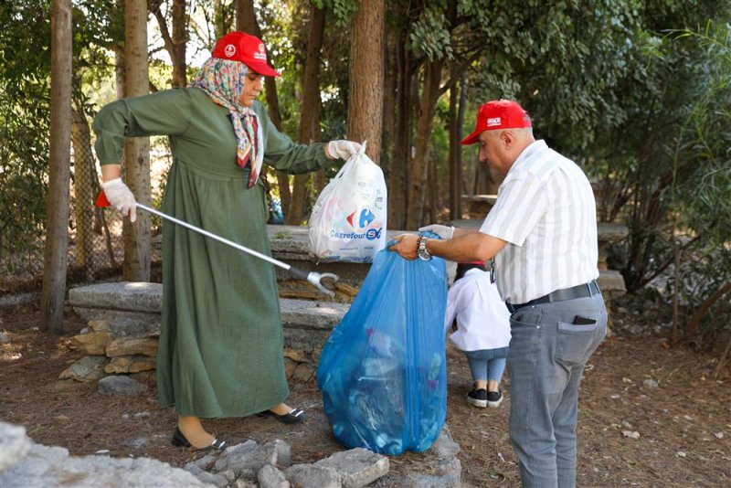 Alanya belediyesi’nden sahil temizliği