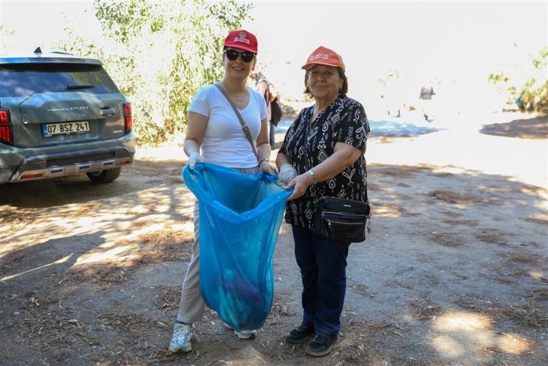 Alanya belediyesi’nden sahil temizliği