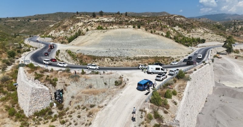 Antalya'da devrilen otomobildeki 1 kişi öldü, 1 kişi ağır yaralandı
