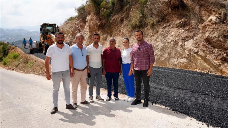 Syedra yolu asfaltla buluştu