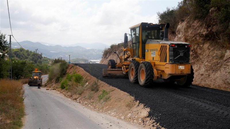 Syedra yolu asfaltla buluştu