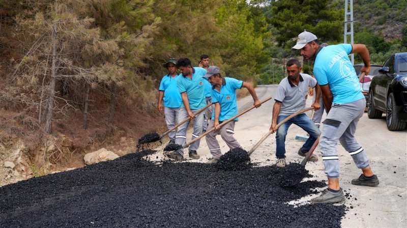 Syedra yolu asfaltla buluştu