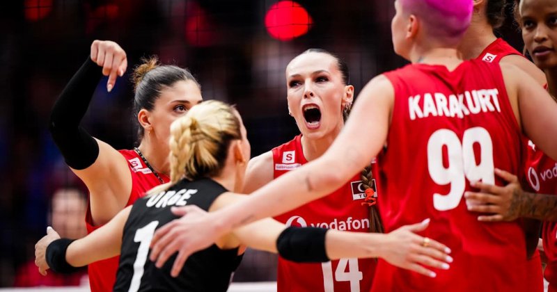 Türkiye sizinle gurur duyuyor: Filenin Sultanları, dünya ikincisi!