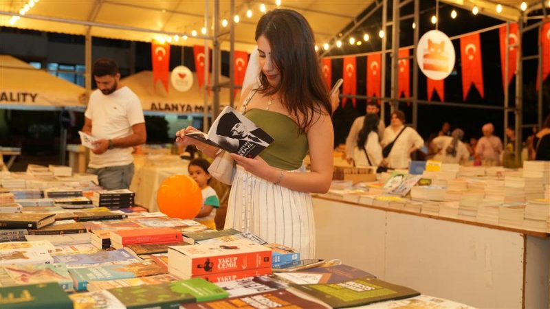 7. alanya kitap fuarı &quot;okumak yeşertir&quot; temasıyla başladı