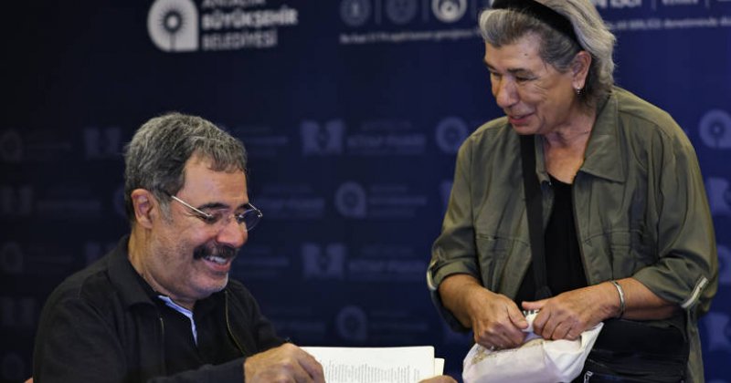 Ahmet Ümit Antalya Kitap Fuarı’Nda Okurlarıyla Buluştu