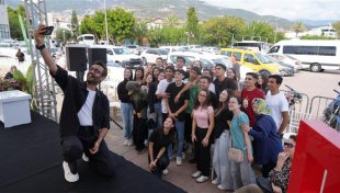 Alanya kitap fuarı'na öğrencilerden yoğun ilgi