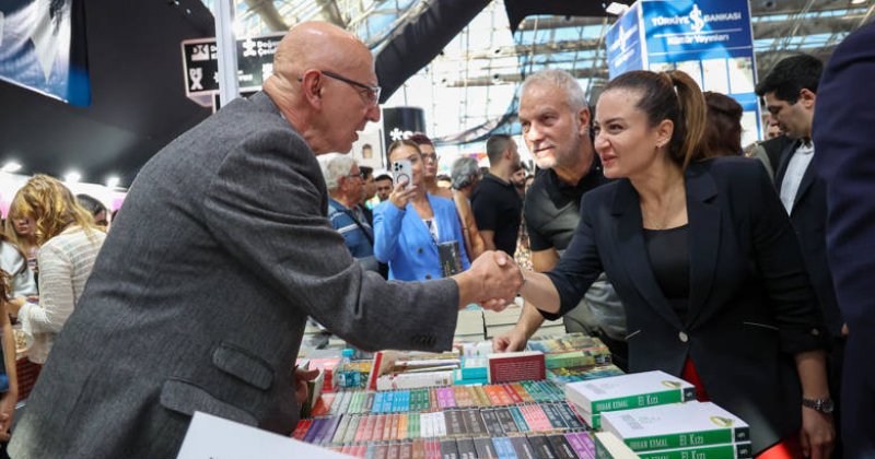 Antalya Kitap Fuarı’Nda Hafta Sonu Yoğunluğu Yaşandı