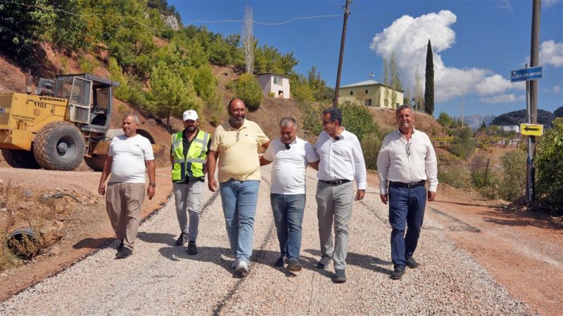 Çamlıca mahallesi’ne 5 kilometre uzunluğunda asfalt yapılıyor