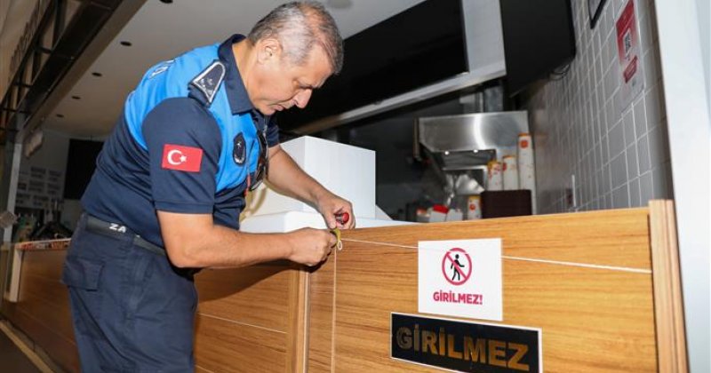 Tarihi geçmiş gıda satan restoran zinciri mühürlendi