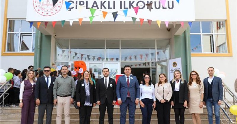 Alanya belediyesi’nden sıfır atık kahramanlarıyla “atığı azalt, matarayı kullan” projesi