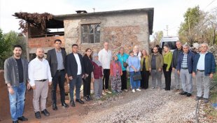 Alanya belediyesi ve hayırseverlerden ihtiyaç sahibi aileye konteyner ev desteği