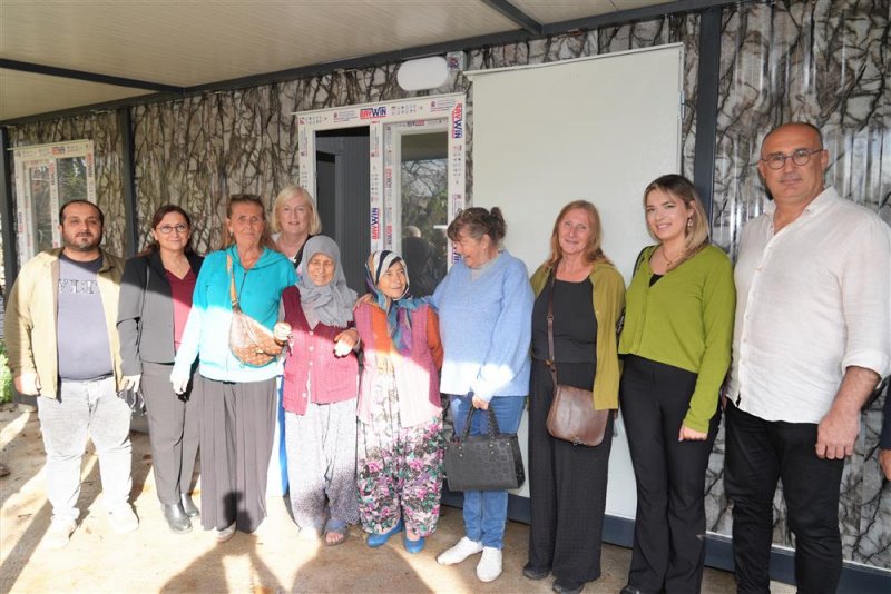 Alanya belediyesi ve hayırseverlerden ihtiyaç sahibi aileye konteyner ev desteği