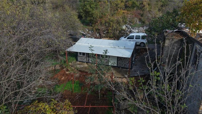 Alanya belediyesi ve hayırseverlerden ihtiyaç sahibi aileye konteyner ev desteği