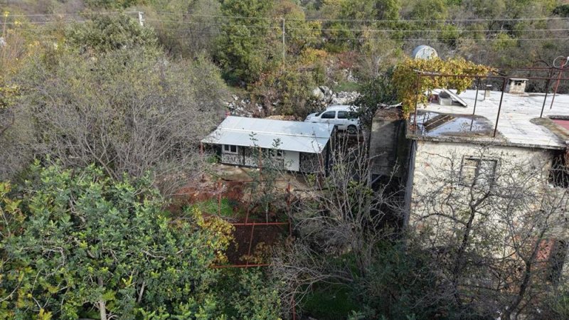 Alanya belediyesi ve hayırseverlerden ihtiyaç sahibi aileye konteyner ev desteği