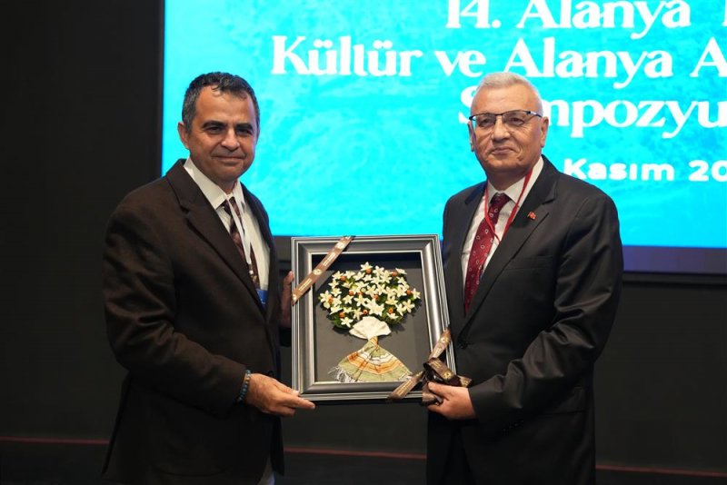 Alanya'nın tarihine ve kültürüne ışık tutan sempozyum