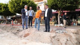 Atatürk caddesi tarihi dönüşümünde vites yükseltildi! başkan özçelik’ten yerinde inceleme ve esnafa tam destek mesajı