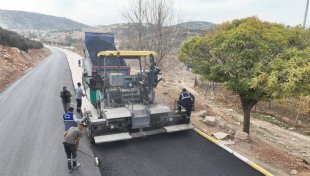 Elmalı Toptancı Hal Yoluna Sıcak Asfalt