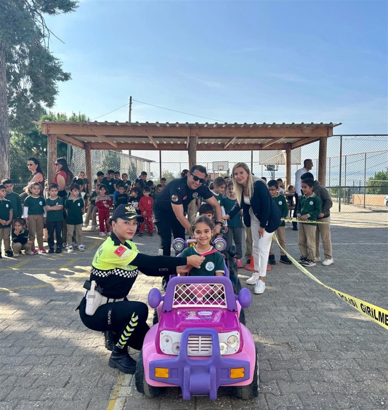 Öğrencilere uygulamalı trafik eğitimi
