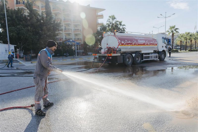 Alanya belediyesi&rsquo;nden aşırı yağışlar sonrası yoğun temizlik seferberliği