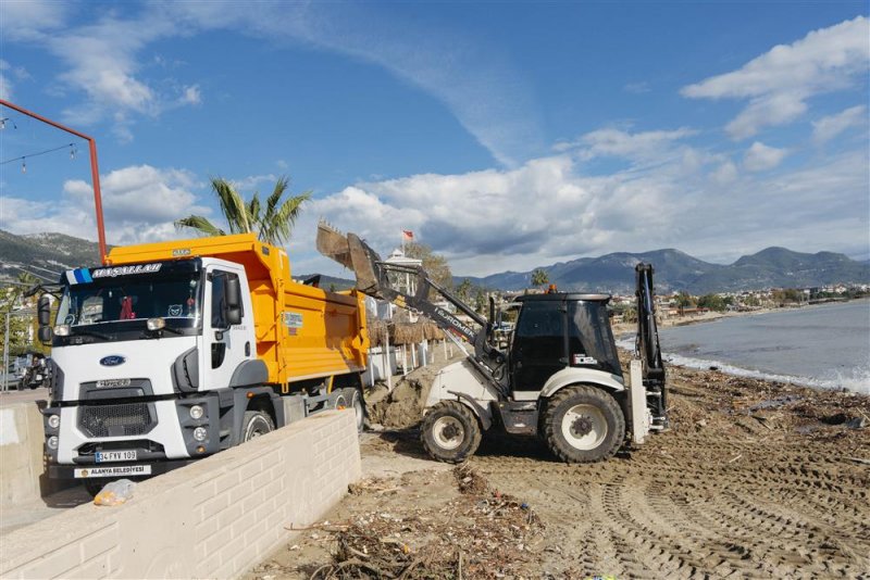 Alanya belediyesi&rsquo;nden aşırı yağışlar sonrası yoğun temizlik seferberliği