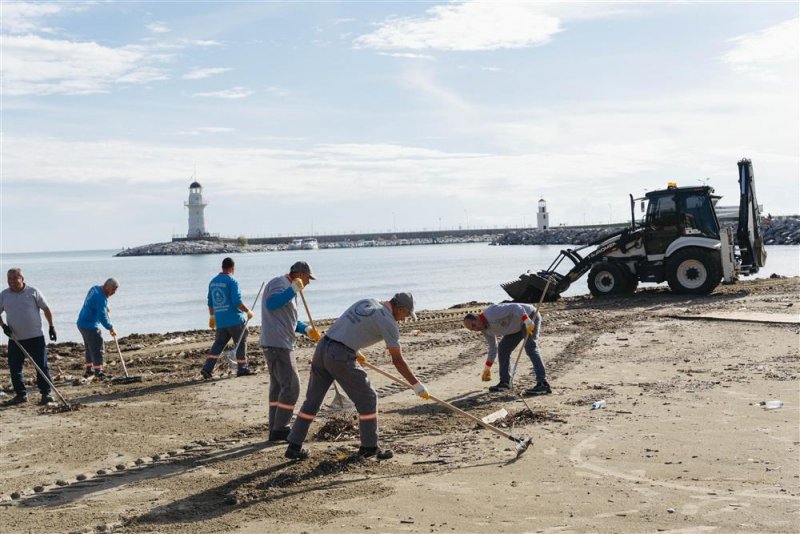 Alanya belediyesi&rsquo;nden aşırı yağışlar sonrası yoğun temizlik seferberliği