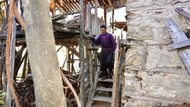 Alanya belediyesi ve hayırseverlerden hasan amcaya konteyner ev desteği