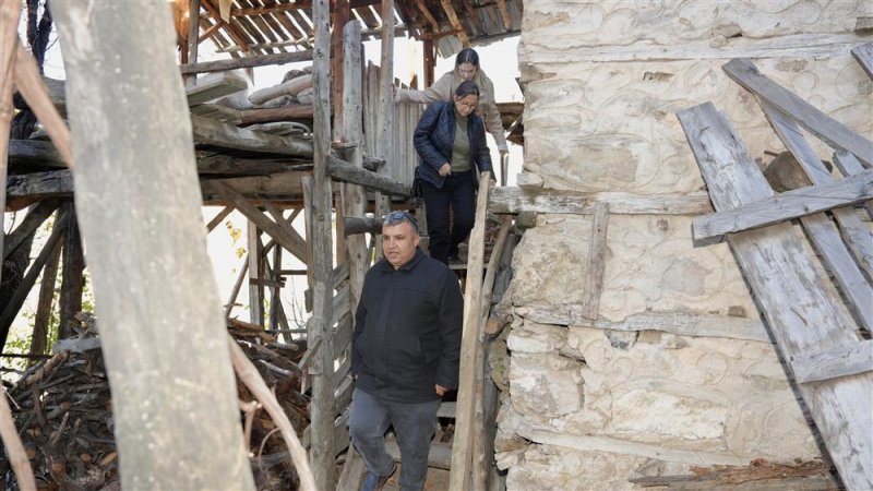 Alanya belediyesi ve hayırseverlerden hasan amcaya konteyner ev desteği