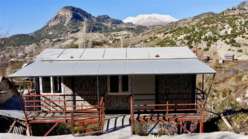 Alanya belediyesi ve hayırseverlerden hasan amcaya konteyner ev desteği