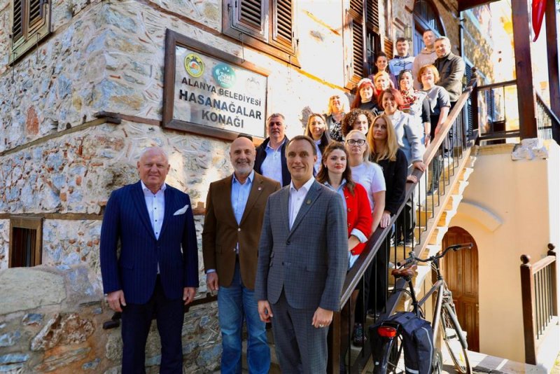 Alanya'da uluslararası noel pazarı coşkusu