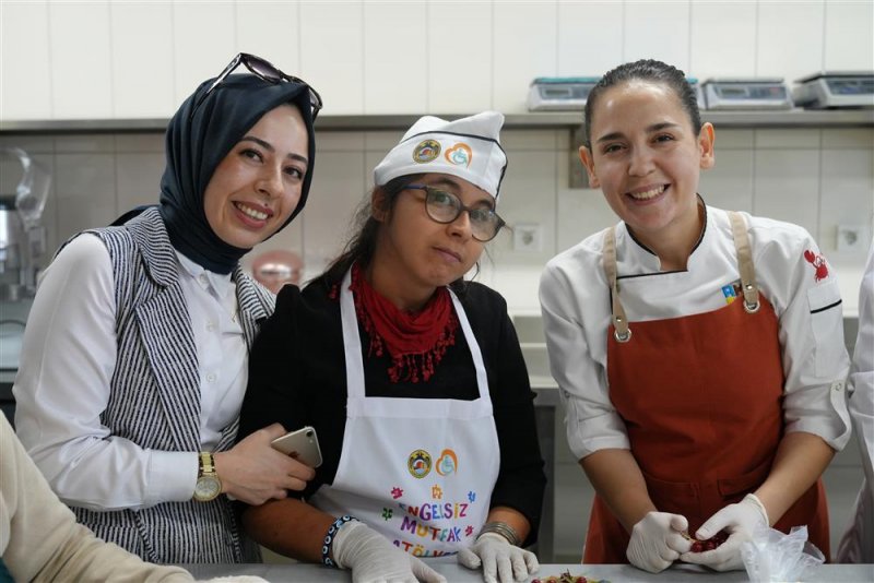 Alanya&rsquo;nın &ouml;zel aş&ccedil;ıları mutfakta buluştu