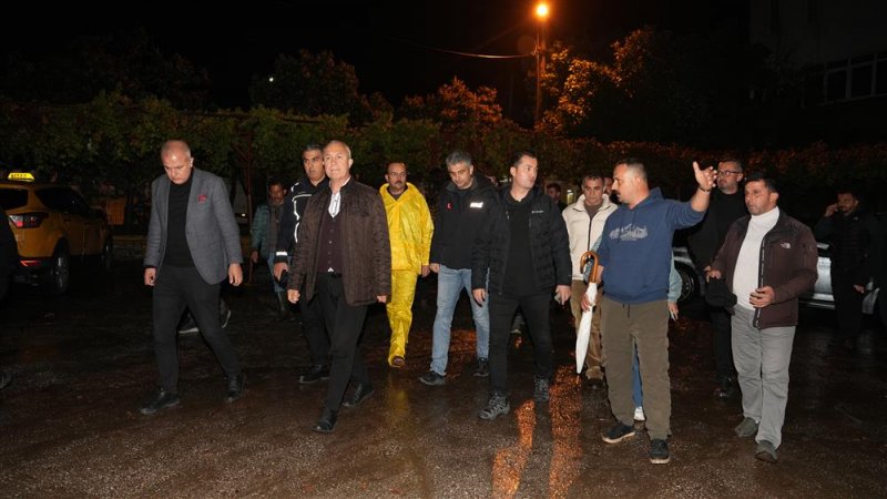 Başkan &ouml;z&ccedil;elik sahada incelemelerde bulundu