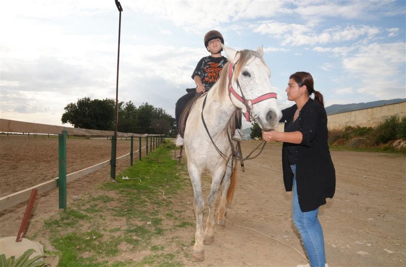 Engelli bireylere binicilik eğitimiyle rehabilitasyon desteği