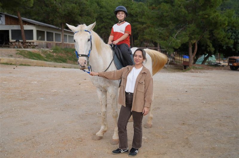 Engelli bireylere binicilik eğitimiyle rehabilitasyon desteği