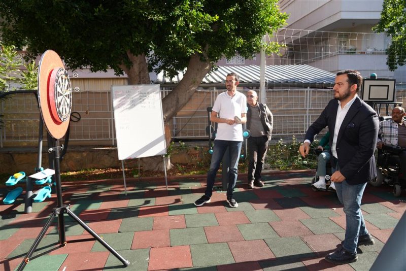 Engelli bireylere &ouml;zel &ouml;d&uuml;ll&uuml; dart turnuvası