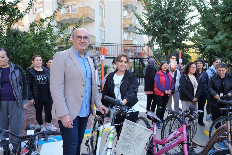 "hayallerine pedal &ccedil;evir" projesi başladı: kadınlara &uuml;cretsiz bisiklet eğitimi