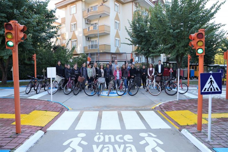 "hayallerine pedal &ccedil;evir" projesi başladı: kadınlara &uuml;cretsiz bisiklet eğitimi