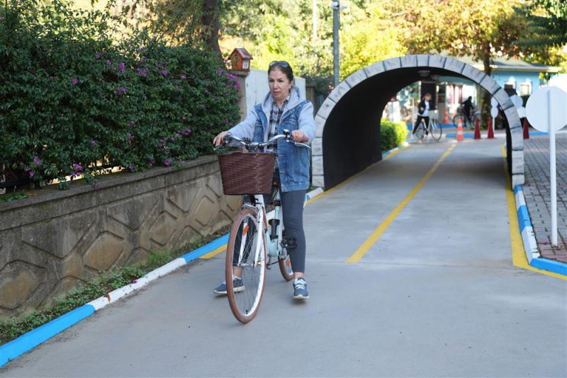 "hayallerine pedal &ccedil;evir" projesi başladı: kadınlara &uuml;cretsiz bisiklet eğitimi