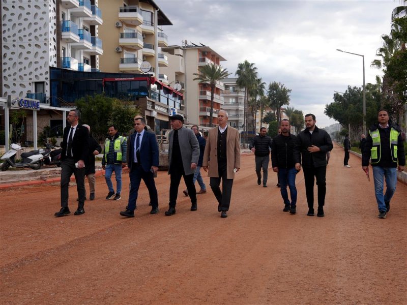 Atat&uuml;rk caddesi&rsquo;nde sıcak asfalt &ccedil;alışmaları başladı