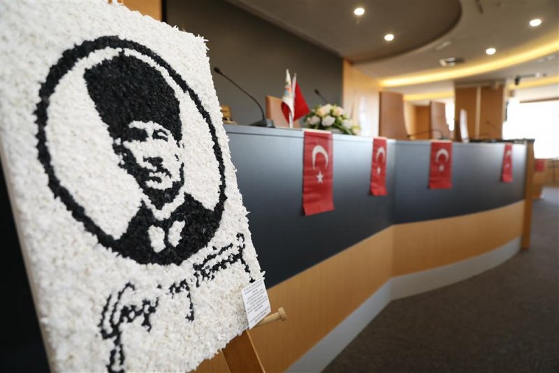 Alanya belediye meclisinde eski belediye binası projesi tanıtıldı