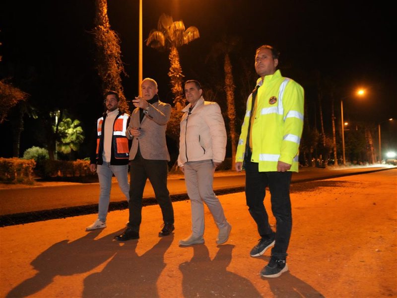 Atat&uuml;rk caddesi&rsquo;nde &ccedil;alışmalar gece g&uuml;nd&uuml;z s&uuml;r&uuml;yor