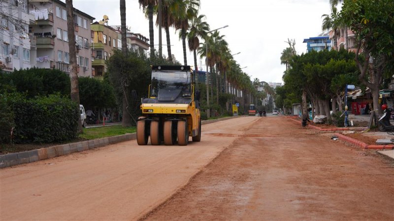 Atat&uuml;rk caddesi&rsquo;nde ikinci etap &ccedil;alışmaları sona erdi