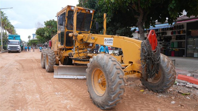 Atat&uuml;rk caddesi&rsquo;nde ikinci etap &ccedil;alışmaları sona erdi