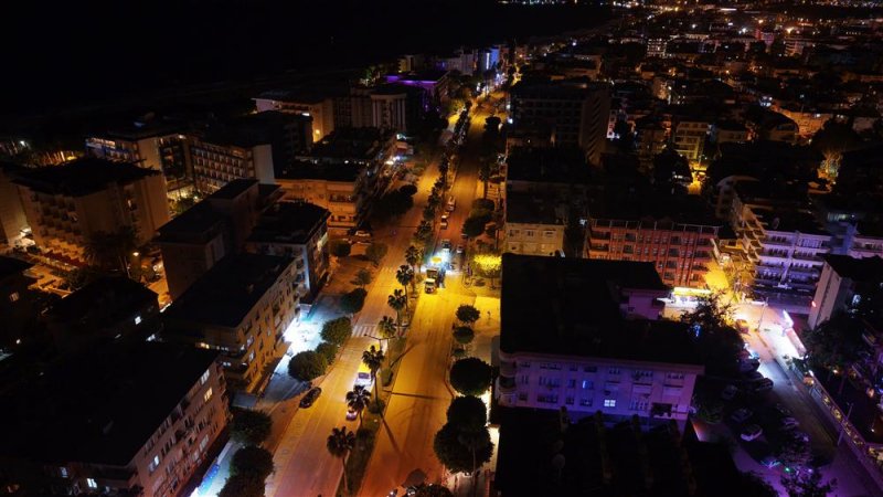 Atat&uuml;rk caddesi&rsquo;nde ikinci etap &ccedil;alışmaları sona erdi