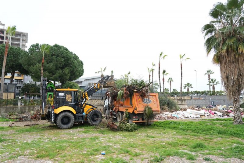 Mahmutlar&rsquo;da &ccedil;evre kirliliğine anında m&uuml;dahale