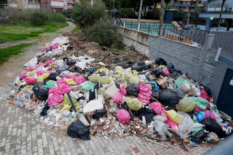 Mahmutlar&rsquo;da &ccedil;evre kirliliğine anında m&uuml;dahale