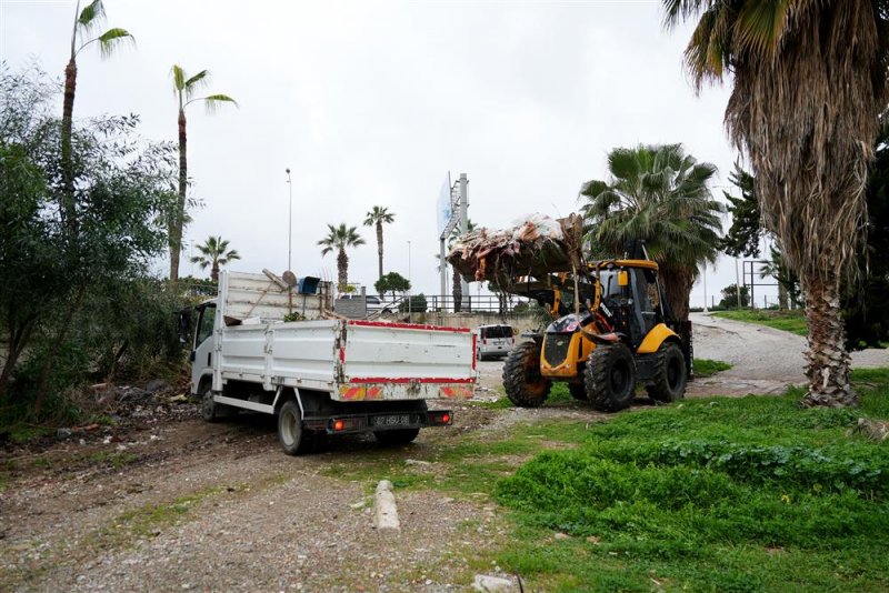 Mahmutlar&rsquo;da &ccedil;evre kirliliğine anında m&uuml;dahale