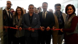 10 ülkeden 38 sanatçının eserlerinin yer aldığı sergi kapılarını açtı