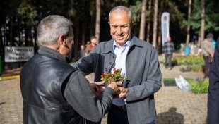 Alanya belediyesi’nden bayram öncesi 67 bin çiçek fidesini vatandaşlarla buluşturacak